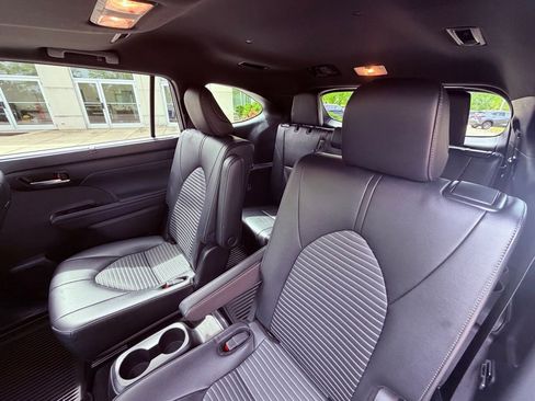 Used 2024 Toyota Highlander XSE image 12