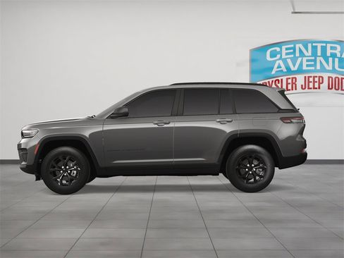New 2025 Jeep Grand Cherokee Altitude image 3