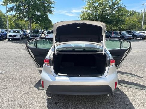 Used 2025 Toyota Corolla LE FWD image 27