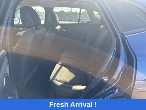 Used 2024 Chevrolet Trax LT FWD image 2