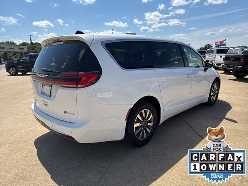Certified 2023 Chrysler Pacifica Touring-L FWD image 4