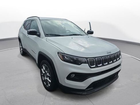 Used 2022 Jeep Compass Latitude AWD/4WD image 2