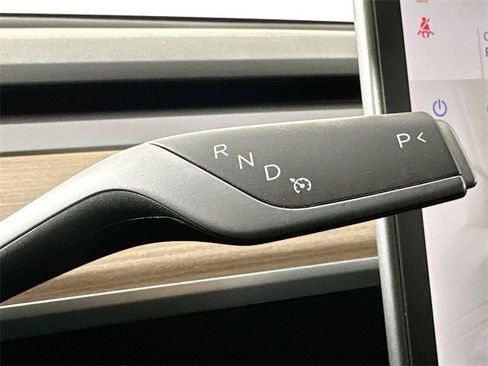 Used 2022 Tesla Model Y Long Range image 19