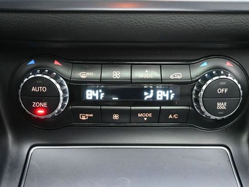 Used 2019 Mercedes-Benz GLA 250 4MATIC w/ Premium Package image 17