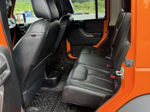 Used 2013 Jeep Wrangler Unlimited Sahara w/ Dual Top Group AWD/4WD image 15