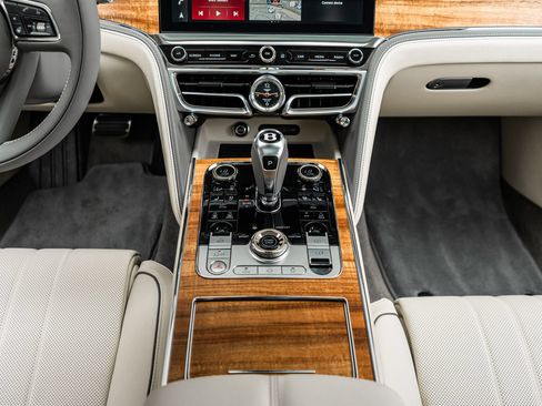 Certified 2026 Bentley Flying Spur Plug-In Hybrid AWD/4WD image 33