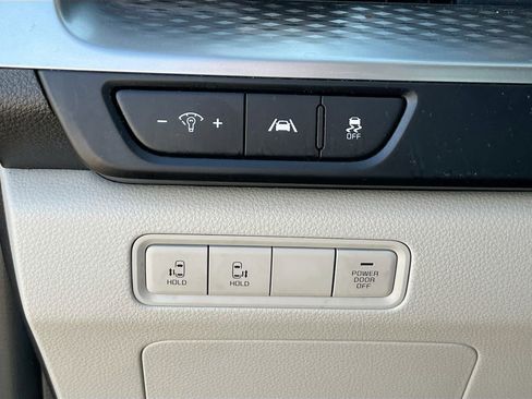 Certified 2024 Kia Carnival LX image 9