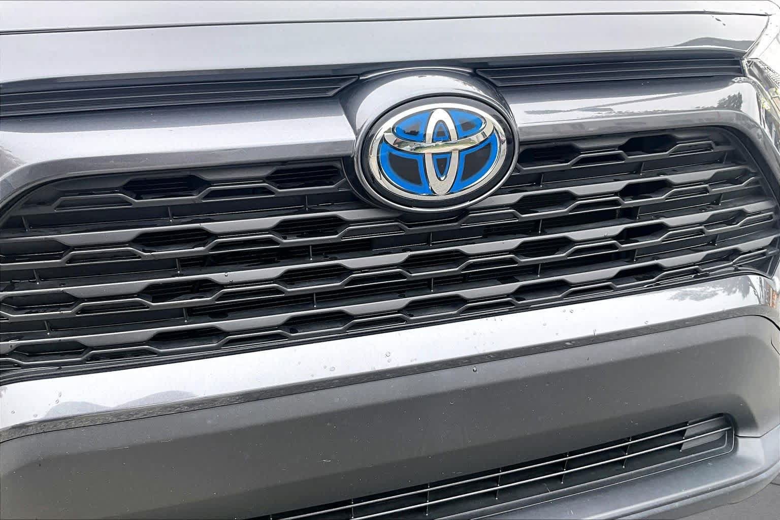 Used 2024 Toyota RAV4 LE AWD/4WD image 29