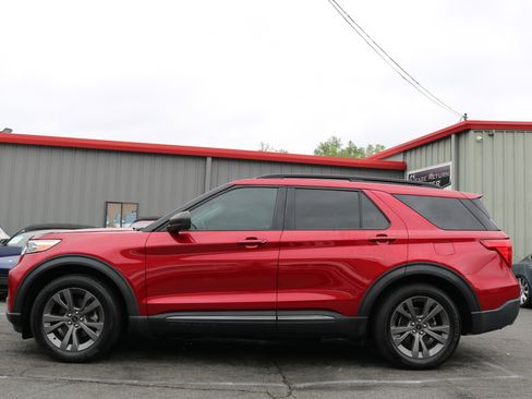 Used 2021 Ford Explorer XLT w/ Equipment Group 202A image 2