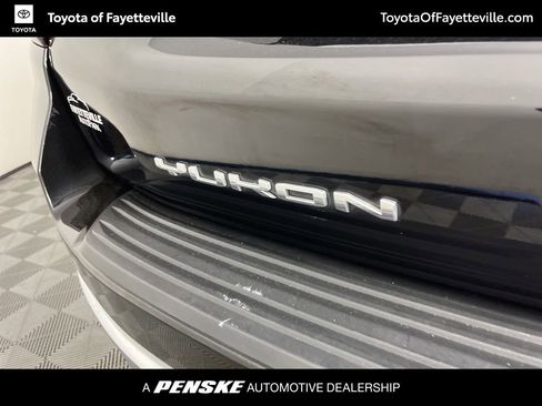 Used 2023 GMC Yukon SLT image 3