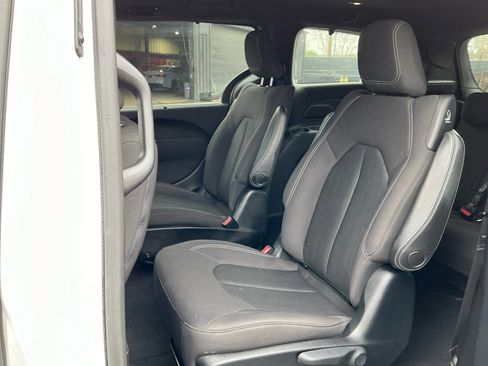 Used 2020 Chrysler Pacifica Touring w/ S Appearance Package image 20