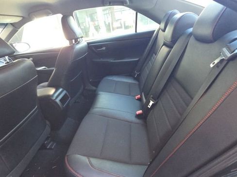 Used 2016 Toyota Camry SE image 8