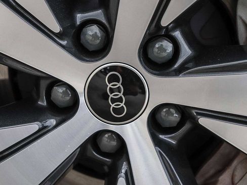 Used 2024 Audi Q8 e-tron Premium Plus image 15