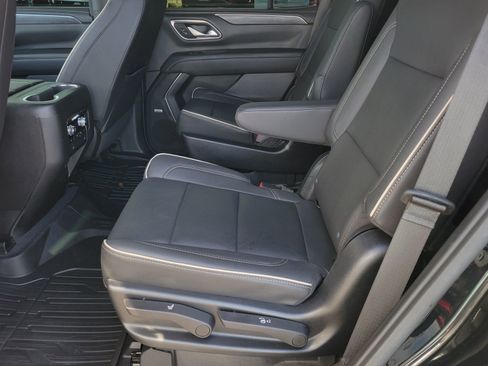 Used 2022 GMC Yukon SLT w/ SLT Premium Package image 8