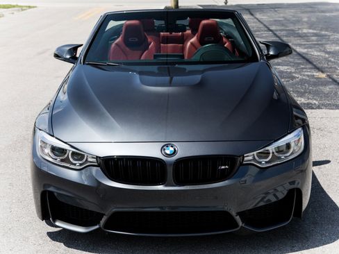 Used 2016 BMW M4 Convertible image 9