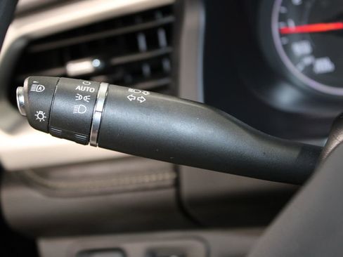 Used 2022 GMC Acadia SLE w/ Driver Convenience Package image 37