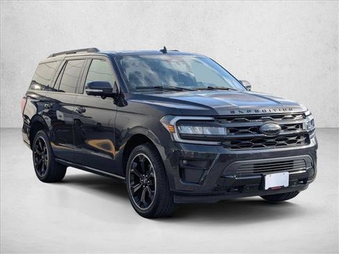 Used 2023 Ford Expedition Limited AWD/4WD image 3