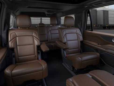 New 2026 Lincoln Navigator L Reserve AWD/4WD image 11