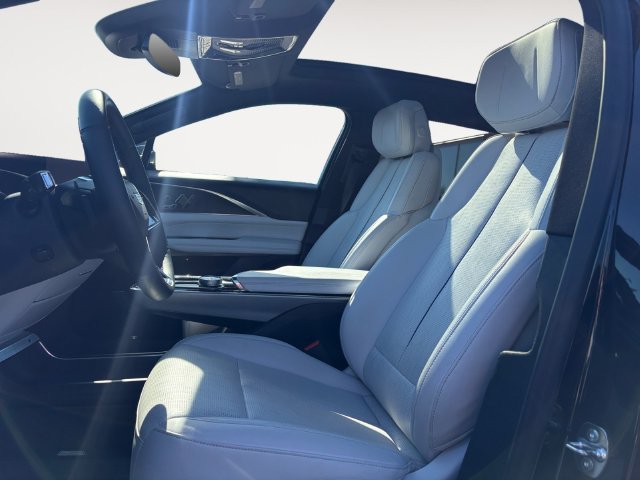 Used 2024 Cadillac Lyriq Luxury w/ LPO, Floor Liner Package AWD/4WD image 9