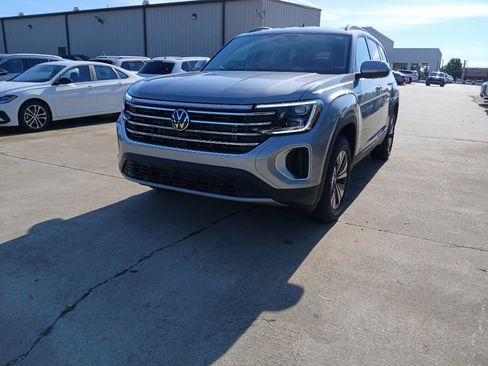 New 2026 Volkswagen Atlas SE FWD image 1