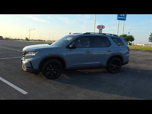 Used 2025 Honda Pilot Black Edition image 5