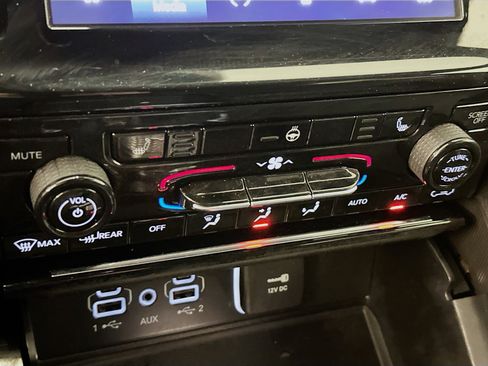 Used 2024 Jeep Grand Cherokee L Laredo image 23