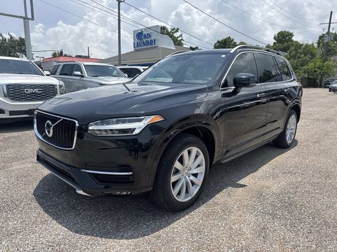 Used 2017 Volvo XC90 T6 Momentum w/ Vision Package AWD/4WD image 3
