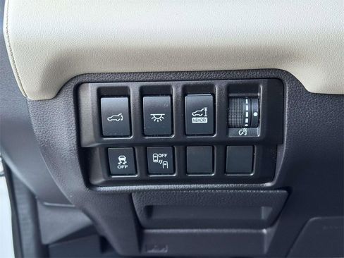 Used 2022 Subaru Ascent Touring image 18