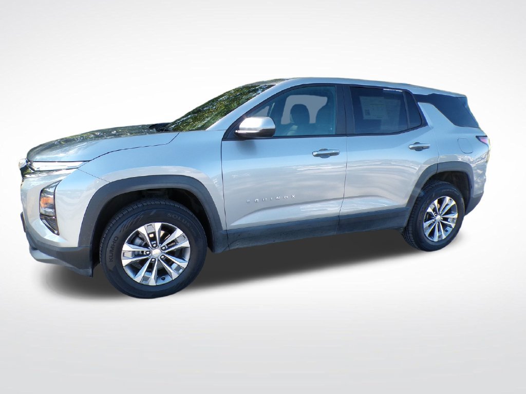 Used 2025 Chevrolet Equinox LT AWD/4WD image 3