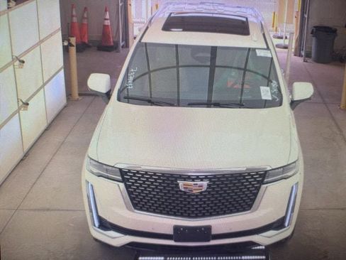 Used 2021 Cadillac Escalade Premium Luxury AWD/4WD image 2