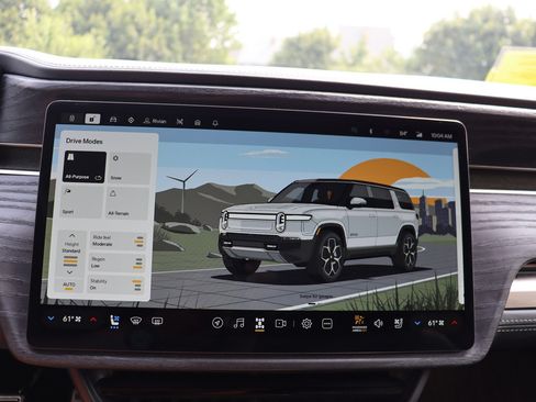 Used 2024 Rivian R1S Adventure Dual AWD/4WD image 29