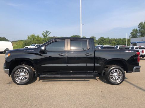 Used 2022 Chevrolet Silverado 1500 LT w/ Protection Package AWD/4WD image 2