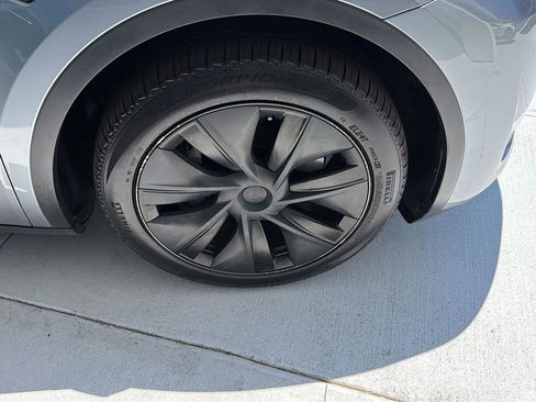 Used 2024 Tesla Model Y Long Range RWD image 37