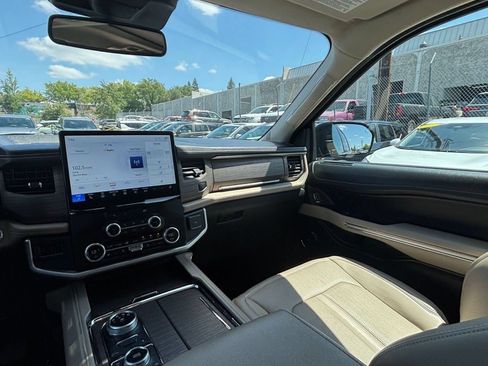 Used 2024 Ford Expedition Max Limited AWD/4WD image 40