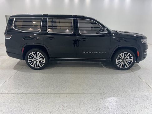 Used 2023 Jeep Grand Wagoneer Series III image 6