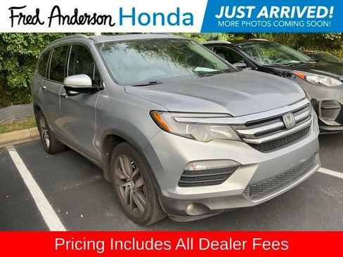 Used 2017 Honda Pilot Touring image 1