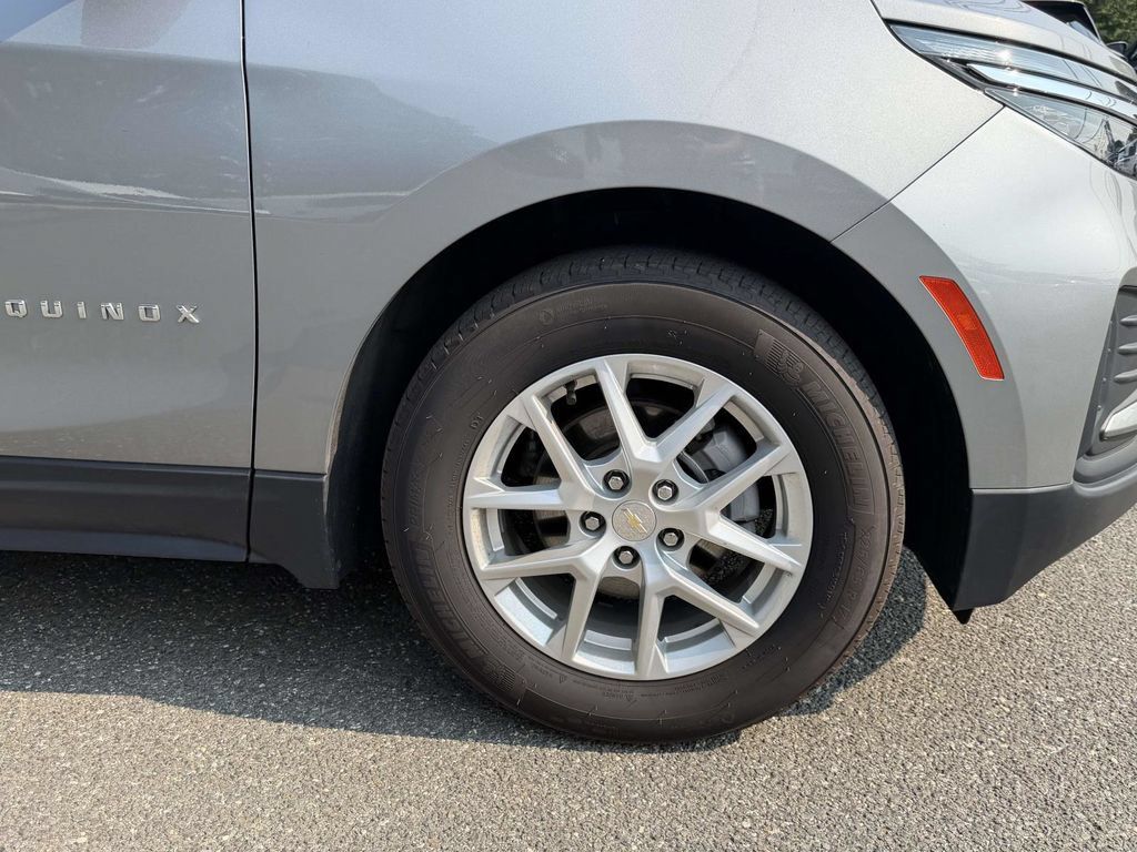 Used 2024 Chevrolet Equinox LS FWD image 11