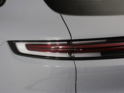 New 2026 Porsche Cayenne image 21
