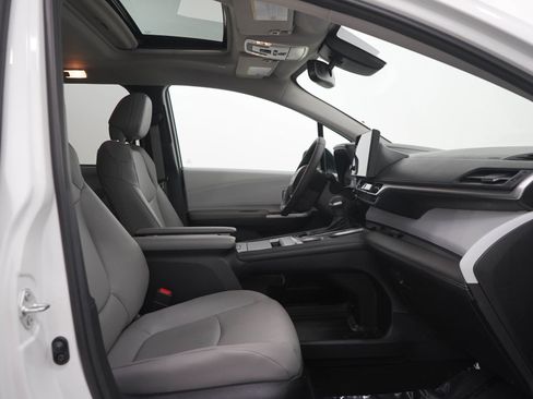 Used 2025 Toyota Sienna XLE w/ XLE Plus Package AWD/4WD image 13