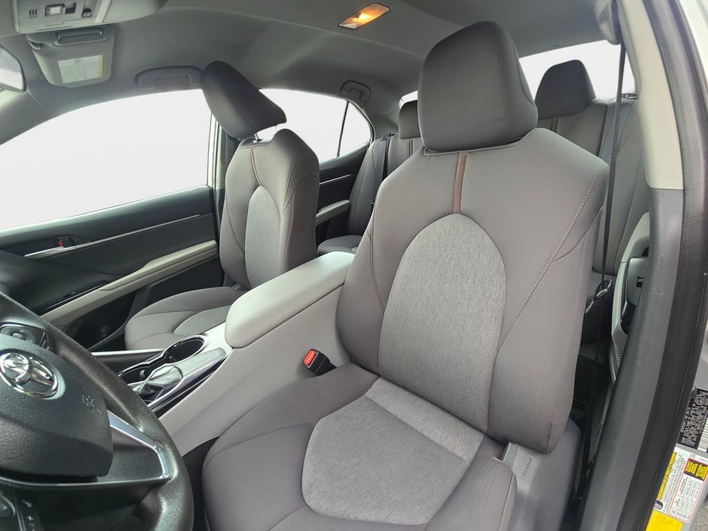 Used 2019 Toyota Camry LE FWD image 17