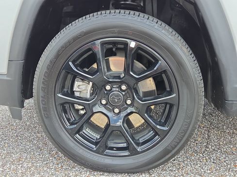 Used 2026 Jeep Compass Latitude AWD/4WD image 9