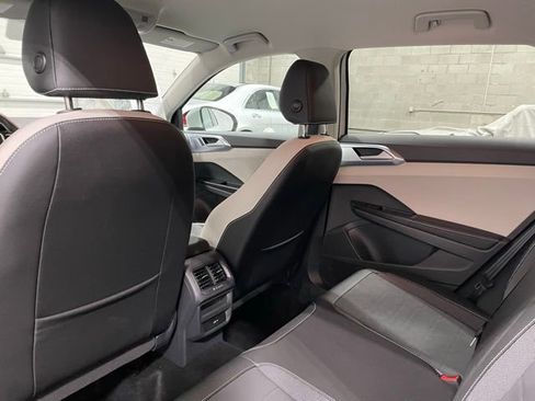 New 2025 Volkswagen Taos SE image 13