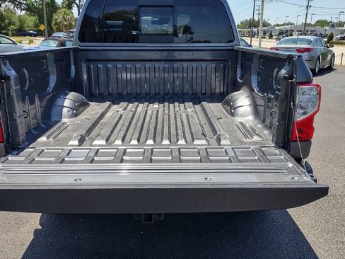 Used 2022 Nissan Titan SV w/ SV Convenience Package image 39