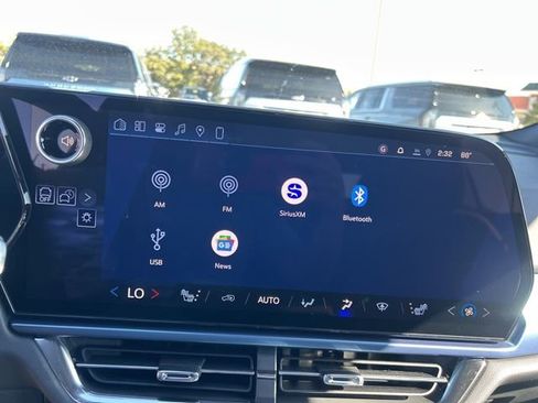 New 2026 Chevrolet Equinox EV LT image 24