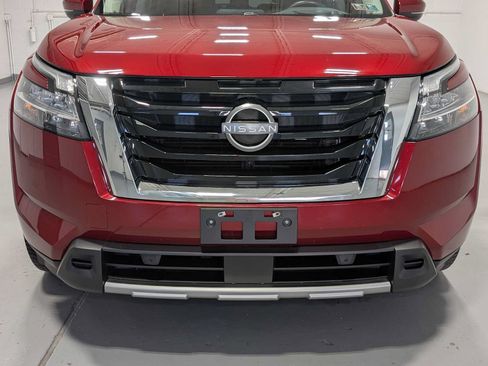Used 2023 Nissan Pathfinder Platinum AWD/4WD image 2
