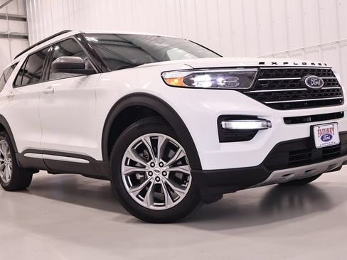 Certified 2023 Ford Explorer XLT w/ Equipment Group 202A AWD/4WD image 44