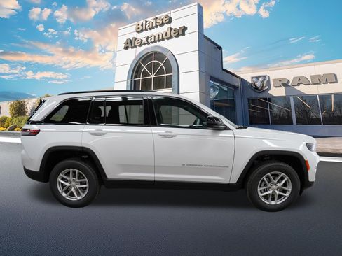 New 2026 Jeep Grand Cherokee Laredo X AWD/4WD image 2
