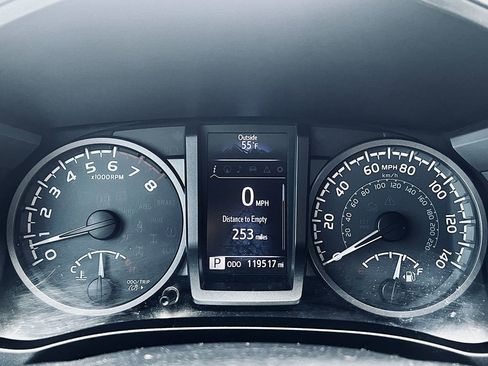 Used 2016 Toyota Tacoma TRD Off-Road image 10