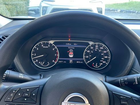 Used 2025 Nissan Sentra SV image 38