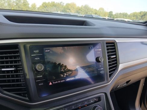 Used 2021 Volkswagen Atlas Cross Sport SE w/ Panoramic Sunroof Package FWD image 19